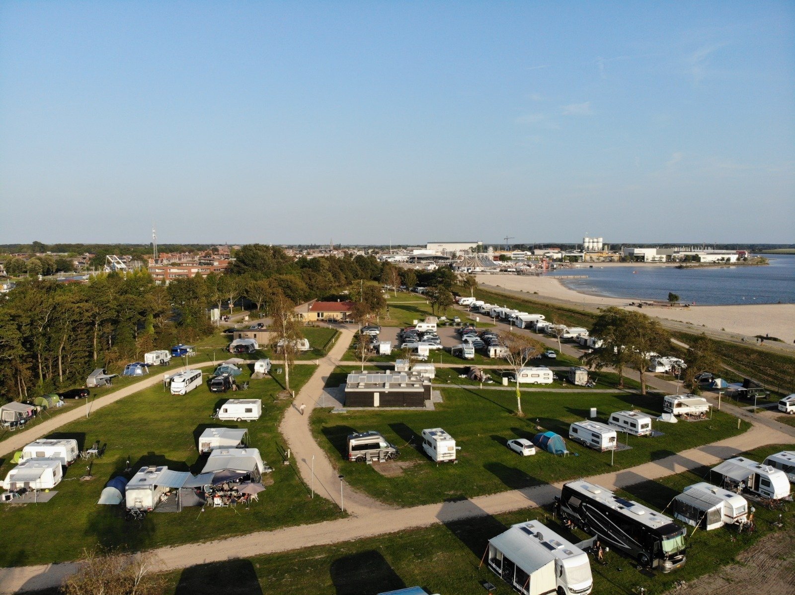 Camping aan het IJsselmeer voor honden
